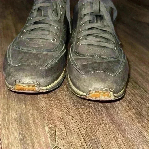 Magnanni Pueblo Perforated Leather Sneakers (size 8.5) - Picture 2 of 7